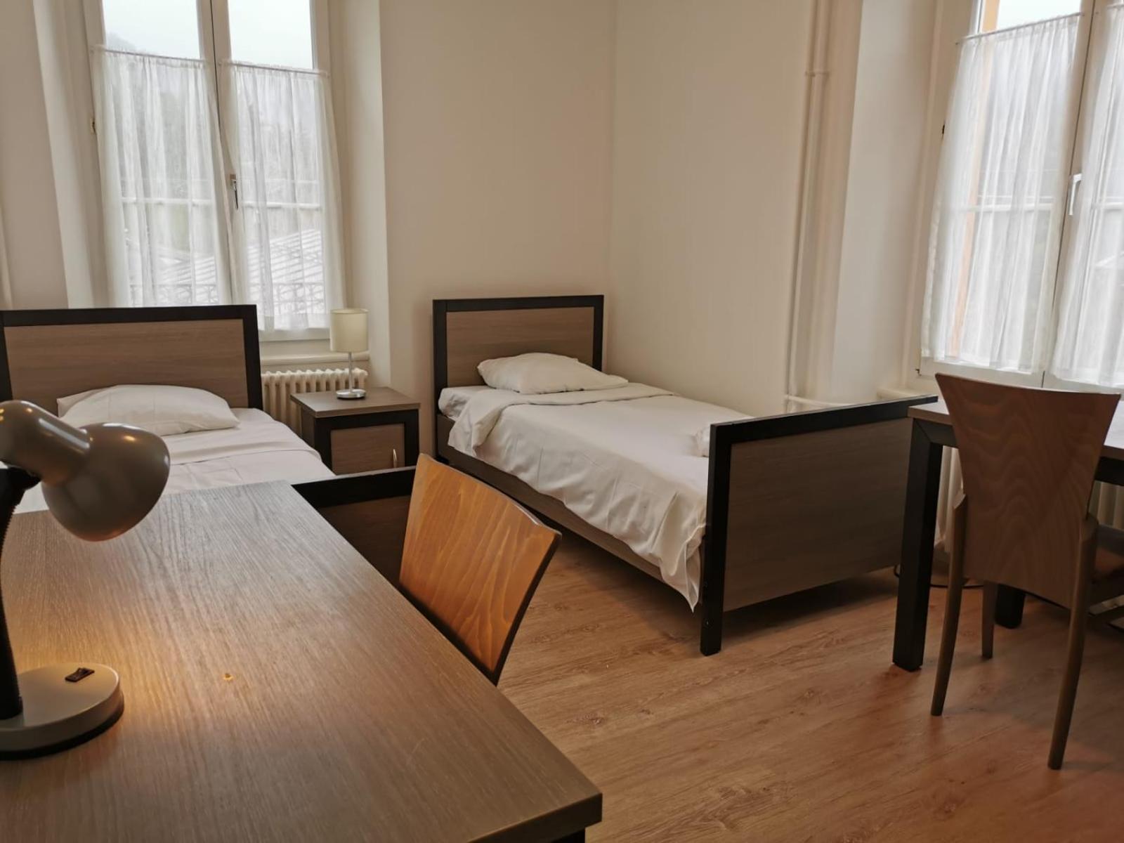 Buffet De La Gare Hotel Монтрьо Екстериор снимка