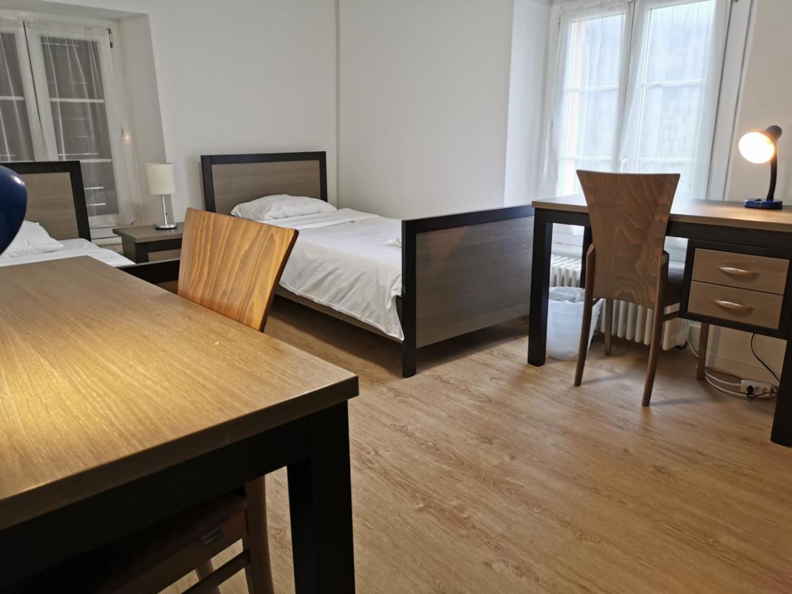 Buffet De La Gare Hotel Монтрьо Екстериор снимка