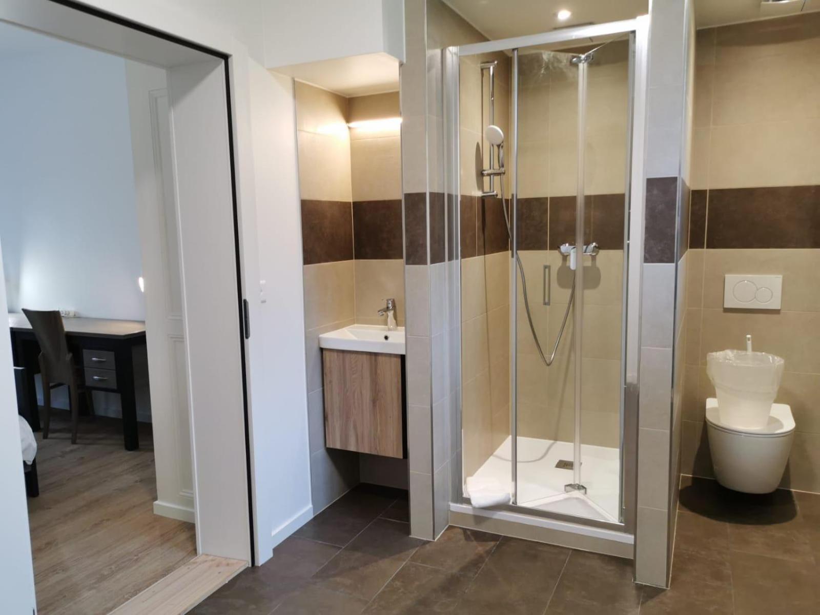 Buffet De La Gare Hotel Монтрьо Екстериор снимка