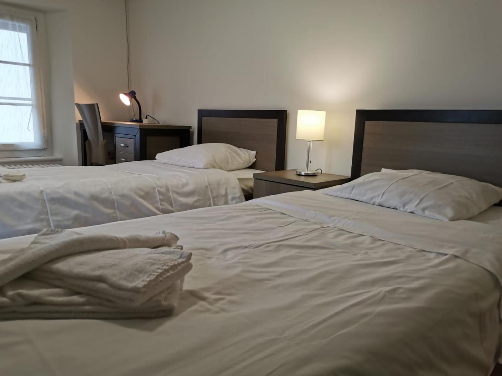 Buffet De La Gare Hotel Монтрьо Екстериор снимка